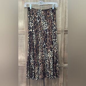 EUC Janina’s Leopard print flare bottom skirt.
